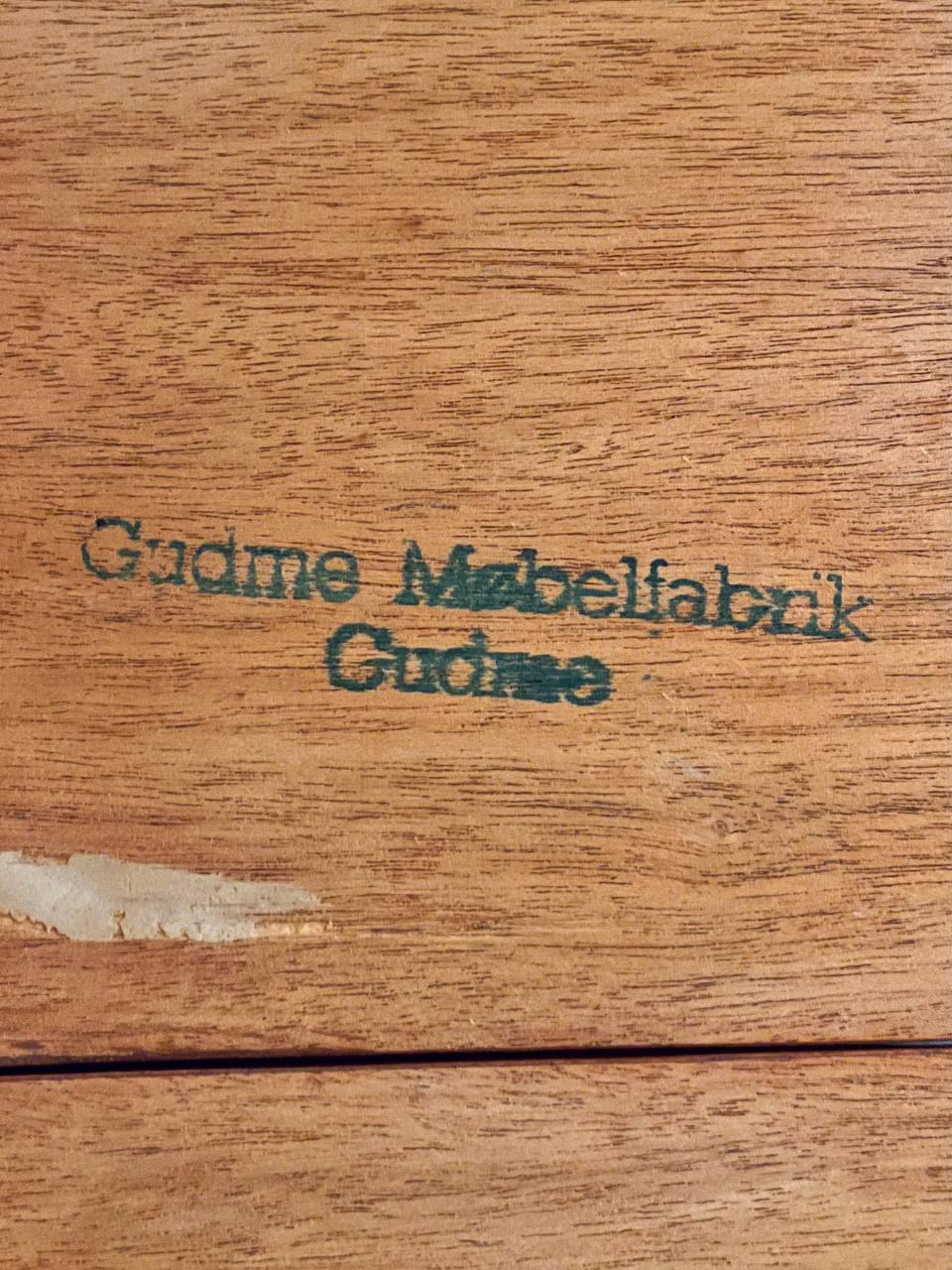 Newly Refinished -Expanding Mid-Century Danish Modern Teak Dining Table by Gudme For Sale 5