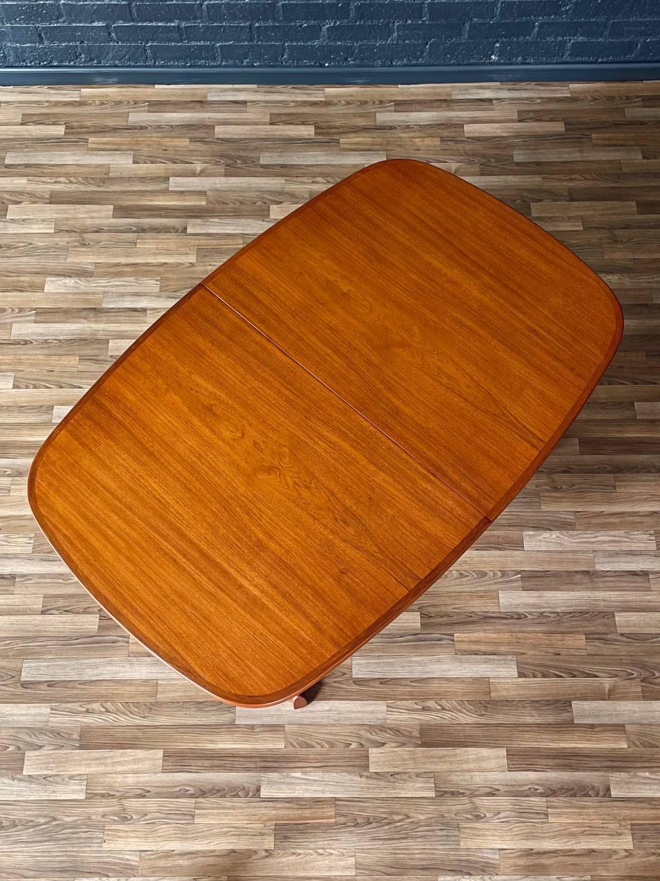 Newly Refinished -Expanding Mid-Century Danish Modern Teak Dining Table by Gudme In Excellent Condition For Sale In Los Angeles, CA
