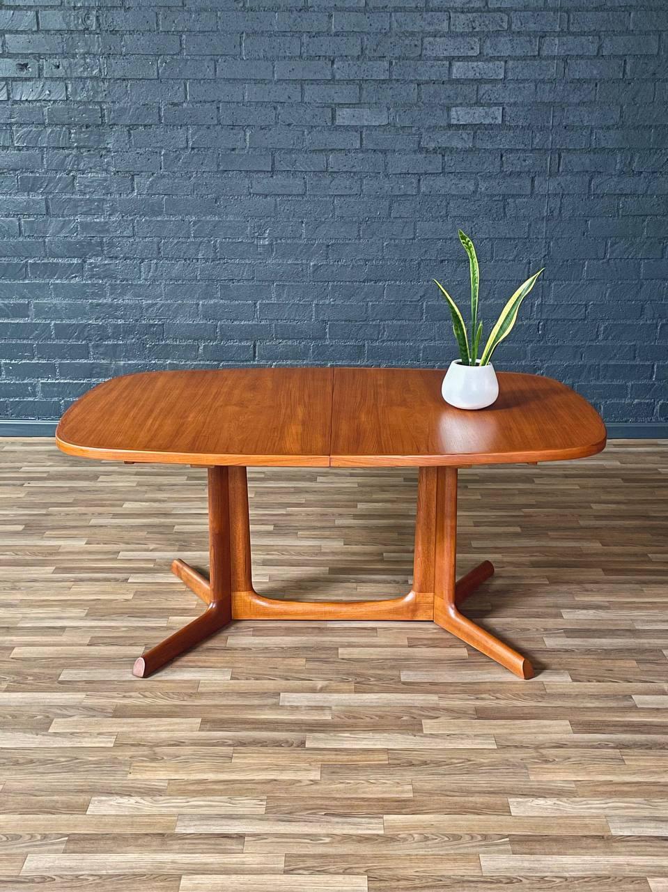Newly Refinished -Expanding Mid-Century Danish Modern Teak Dining Table by Gudme For Sale 3