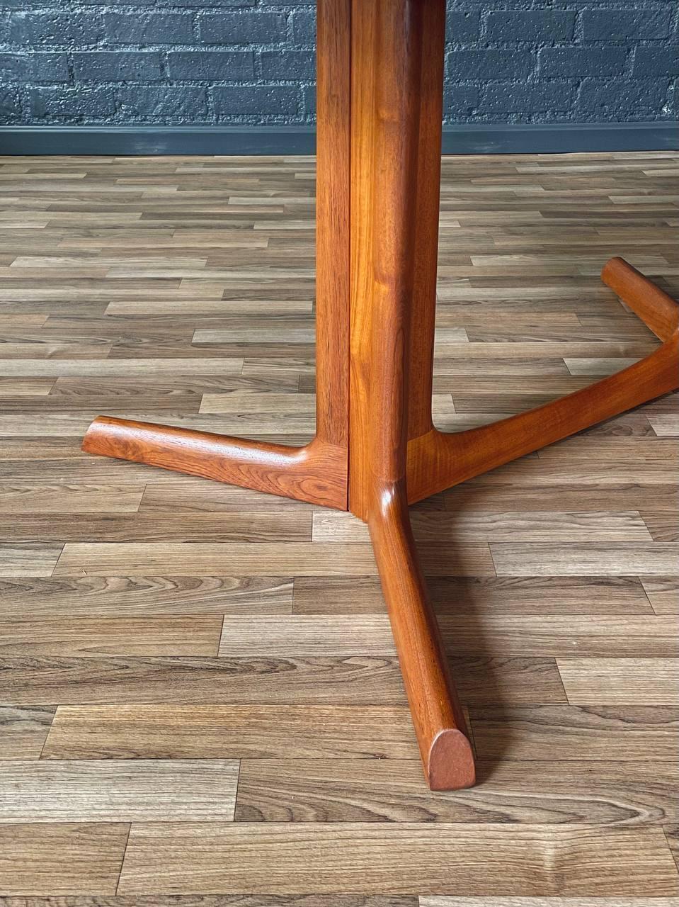 Newly Refinished -Expanding Mid-Century Danish Modern Teak Dining Table by Gudme For Sale 4