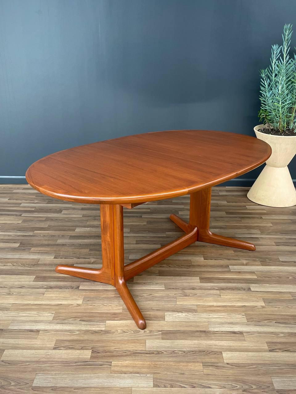 With over 15 years of experience, our workshop has followed a careful process of restoration, showcasing our passion and creativity for vintage designs that can seamlessly be incorporated with many interior decors. Enjoy! :)

Dimensions: 
28.75”H x