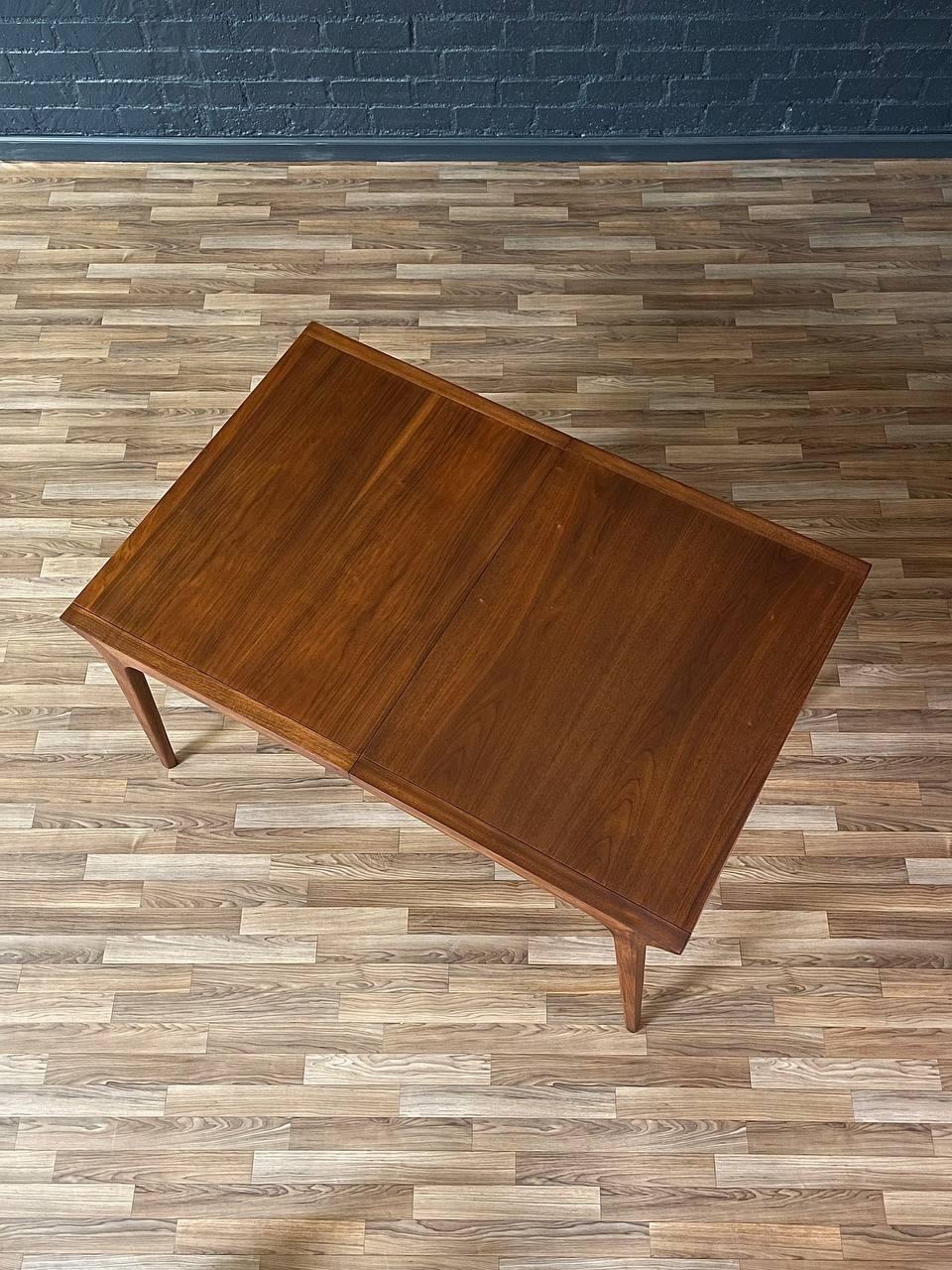 Newly Refinished - Expanding Mid-Century Modern “Profile” Dining Table In Excellent Condition In Los Angeles, CA