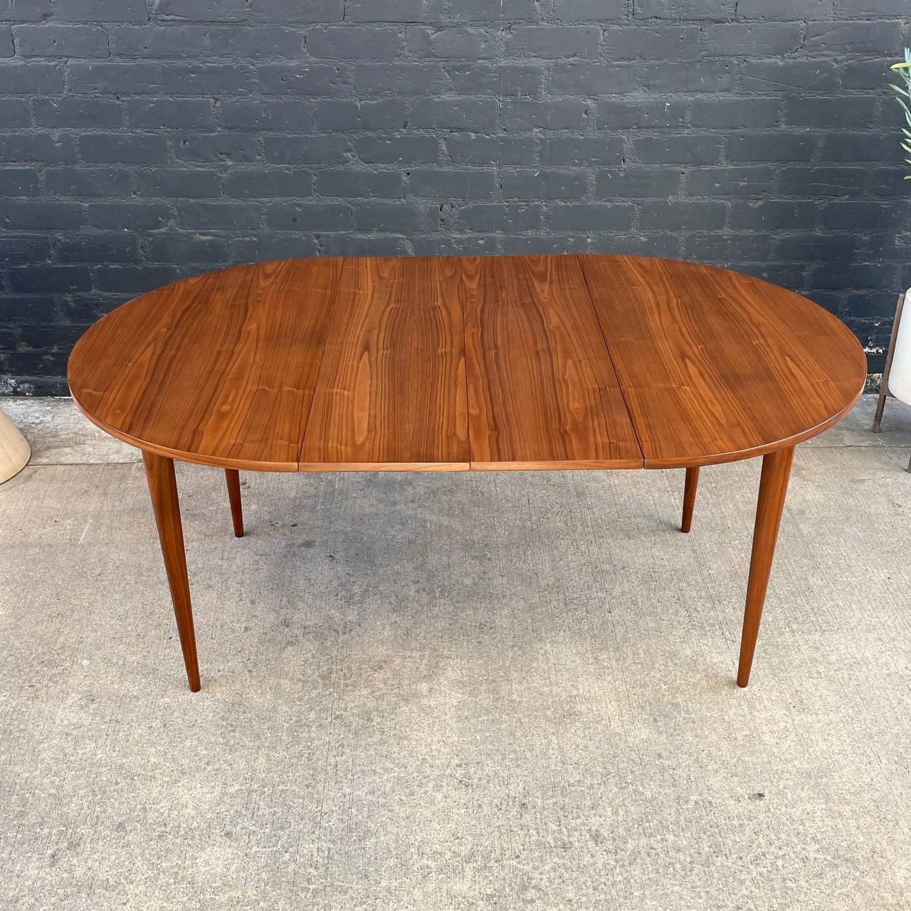 American Newly Refinished - Expanding Mid-Century Modern Round Walnut Dining Table
