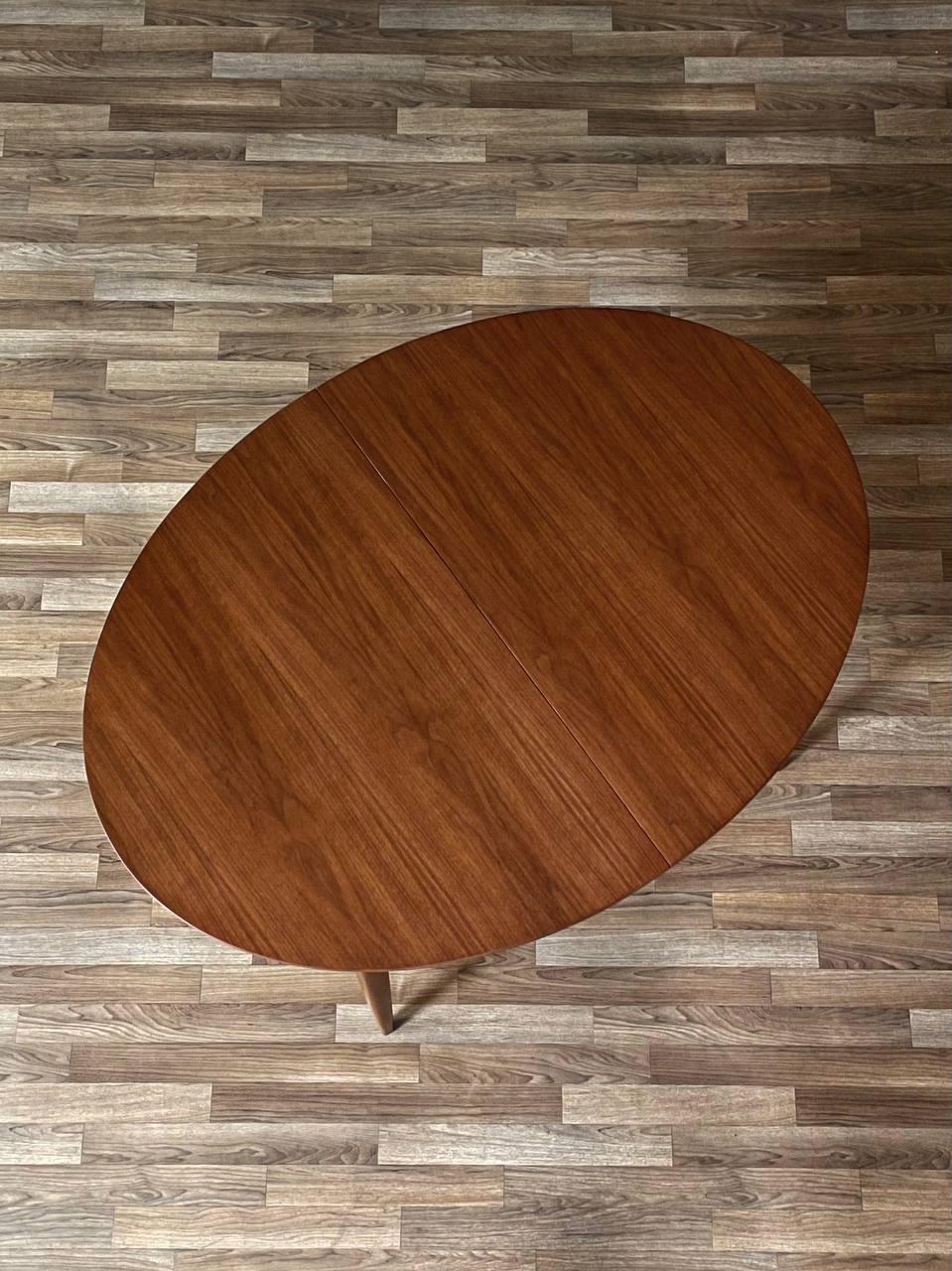 Mid-20th Century Newly Refinished-Expanding Mid-Century Modern Sculpted Floating Top Dining Table For Sale