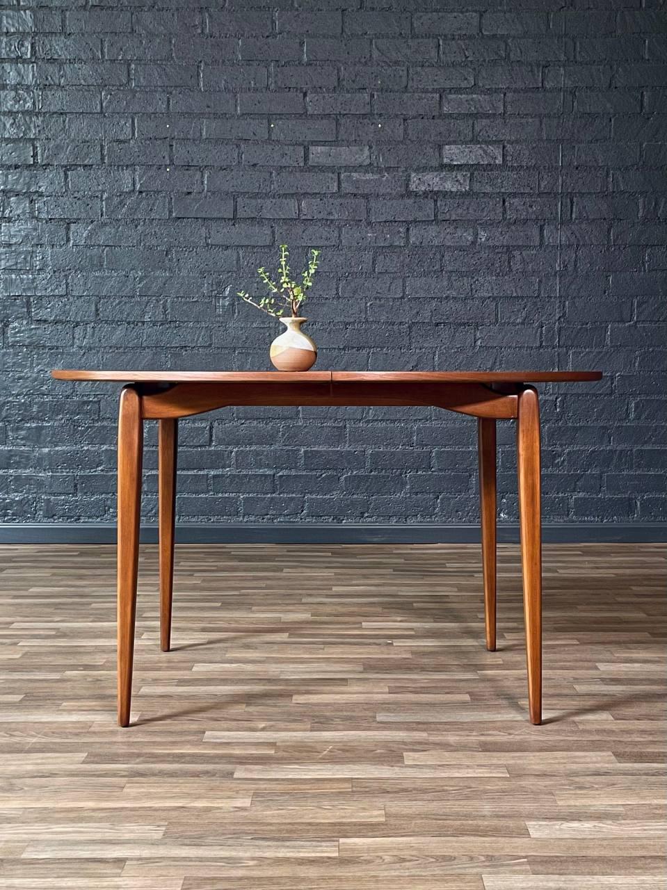 Newly Refinished-Expanding Mid-Century Modern Sculpted Floating Top Dining Table For Sale 2