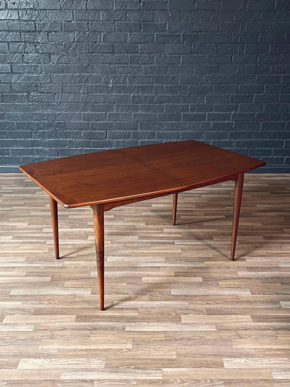 Condition: Expertly Refinished  

With over 15 years of experience, our workshop has followed a careful process of restoration, showcasing our passion and creativity for vintage designs that can seamlessly be incorporated with many interior decors.
