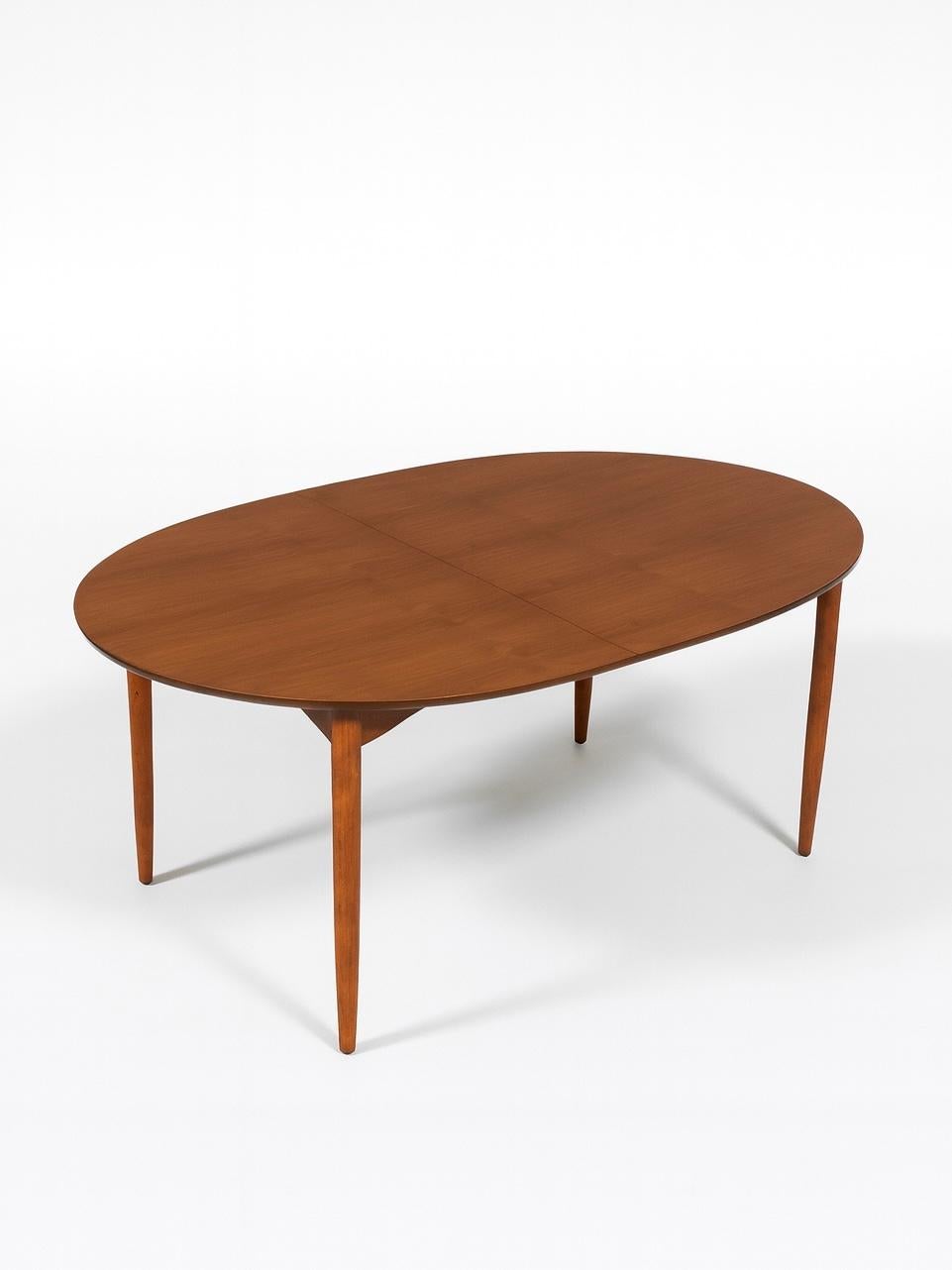 Condition: Expertly Refinished
With over 15 years of experience, our workshop has followed a careful process of restoration, showcasing our passion and creativity for vintage designs that can seamlessly be incorporated with many interior decors.