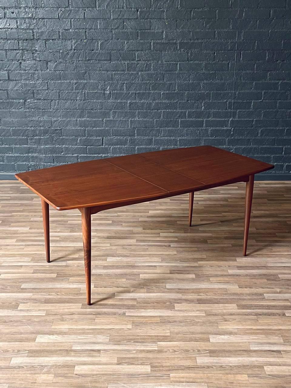 American Newly Refinished - Expanding Mid-Century Modern Walnut Dining Table For Sale