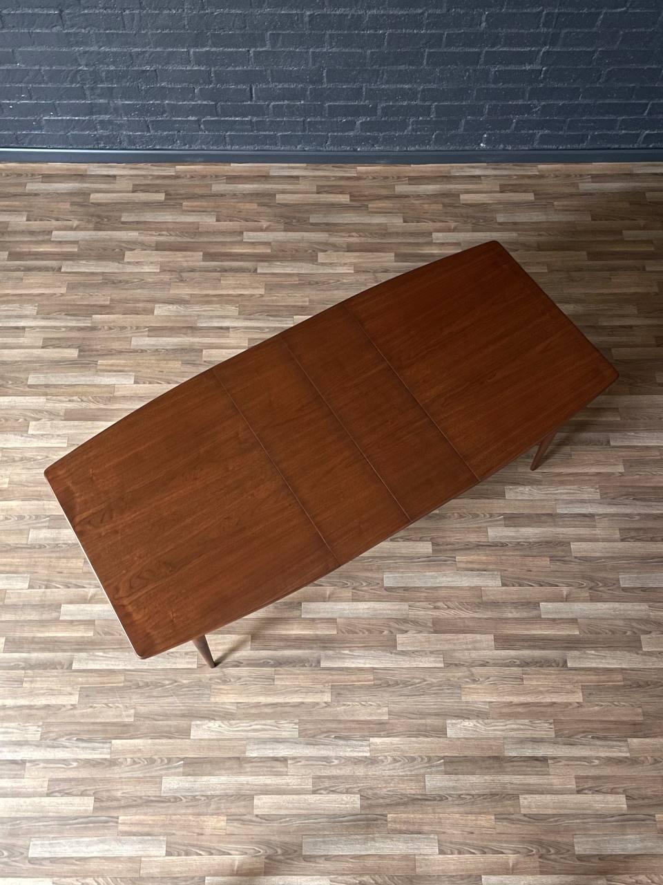 Mid-20th Century Newly Refinished - Expanding Mid-Century Modern Walnut Dining Table For Sale