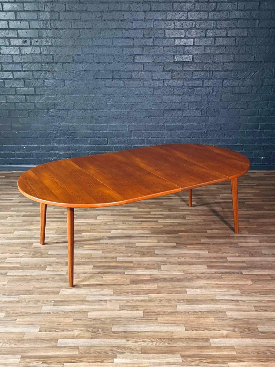Condition: Expertly Refinished 

With over 15 years of experience, our workshop has followed a careful process of restoration, showcasing our passion and creativity for vintage designs that can seamlessly be incorporated with many interior decors.