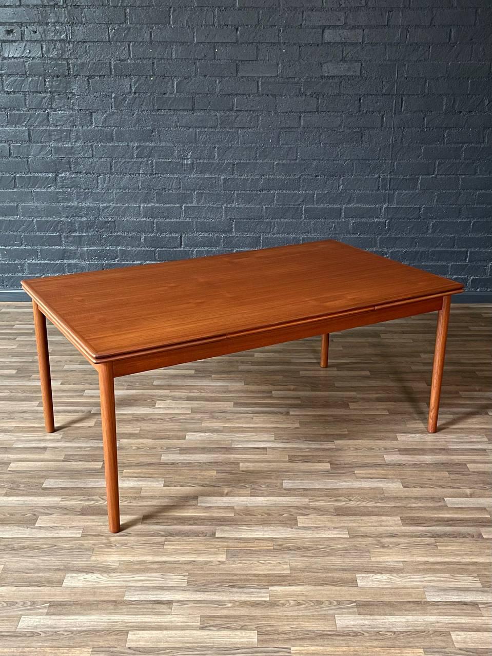 Condition: Expertly Refinished

With over 15 years of experience, our workshop has followed a careful process of restoration, showcasing our passion and creativity for vintage designs that can seamlessly be incorporated with many interior decors.