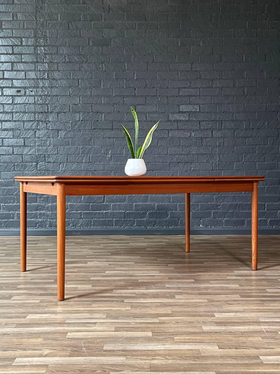 Newly Refinished - Large Danish Modern Expanding Draw-Leaf Dining Table For Sale 2
