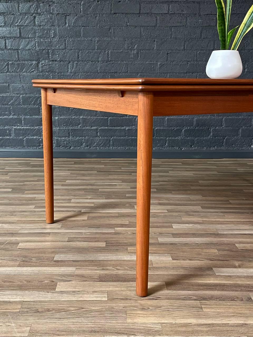Newly Refinished - Large Danish Modern Expanding Draw-Leaf Dining Table For Sale 3