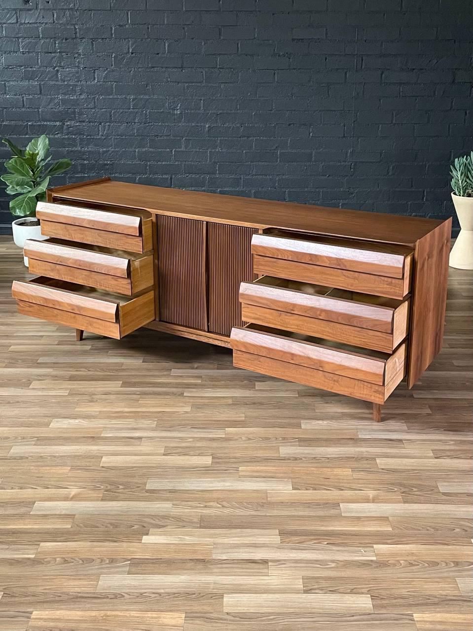 Newly Refinished - Large Mid-Century Modern “Rhythm” Walnut Dresser by Lane In Excellent Condition In Los Angeles, CA