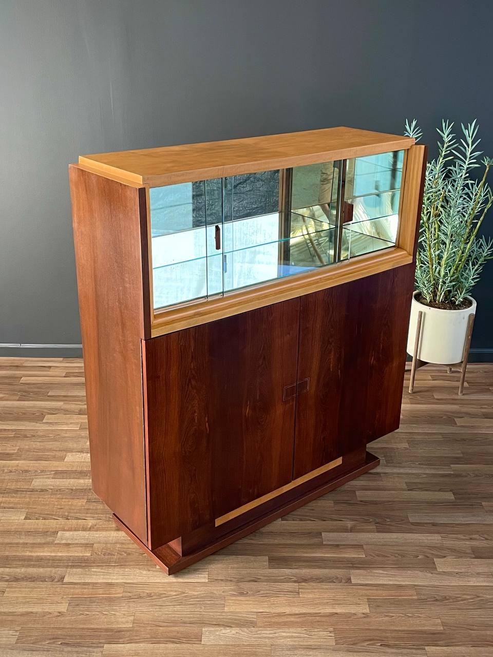 Condit: Rifinito con perizia

Con oltre 15 anni di esperienza, il nostro laboratorio ha seguito un attento processo di restauro, mettendo in mostra la nostra passione e la nostra creatività per gli am designs vintage che possono essere integrati