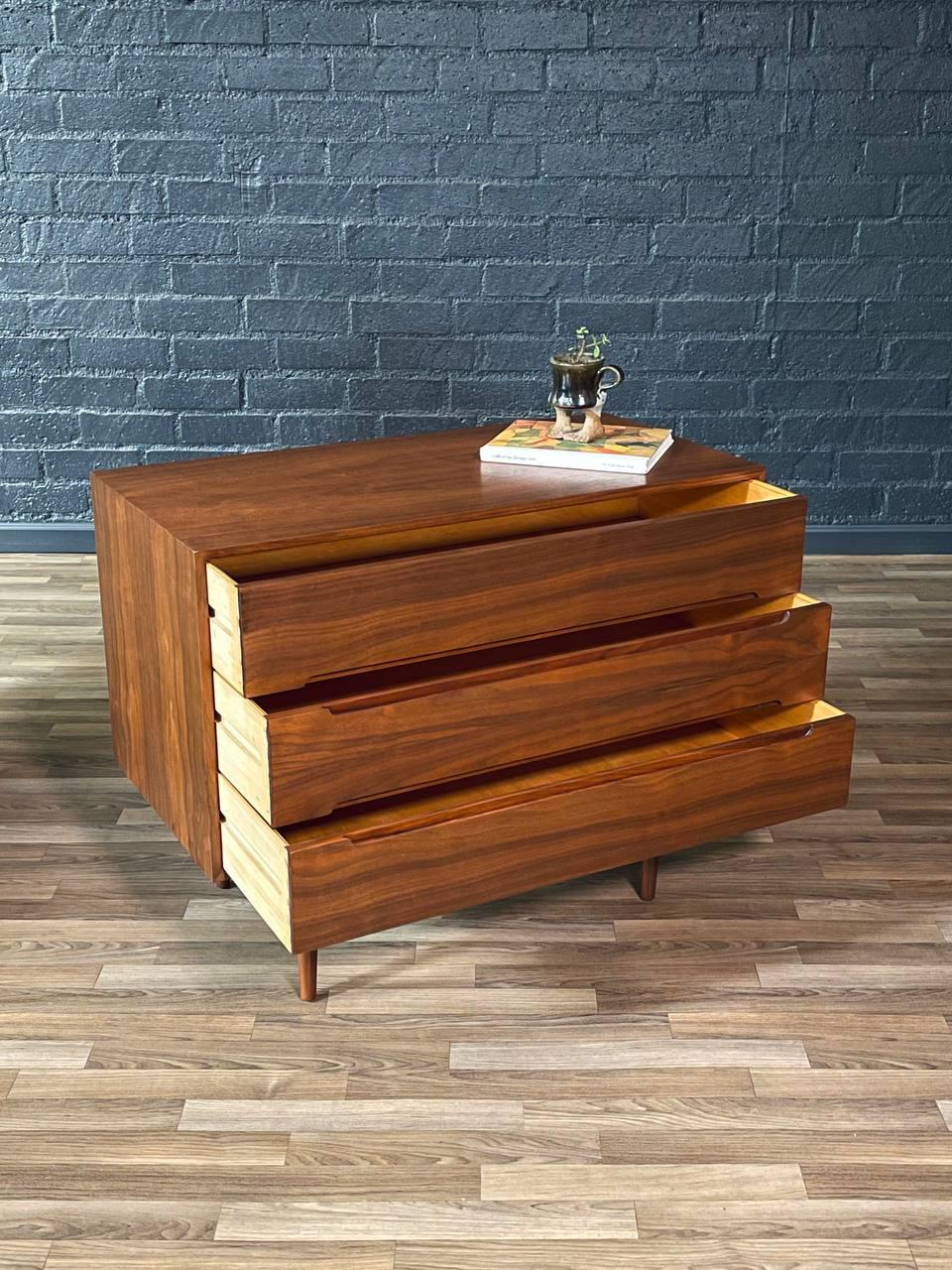 Newly Refinished - Mid-Century Danish Modern 3-Drawer Dresser In Excellent Condition For Sale In Los Angeles, CA