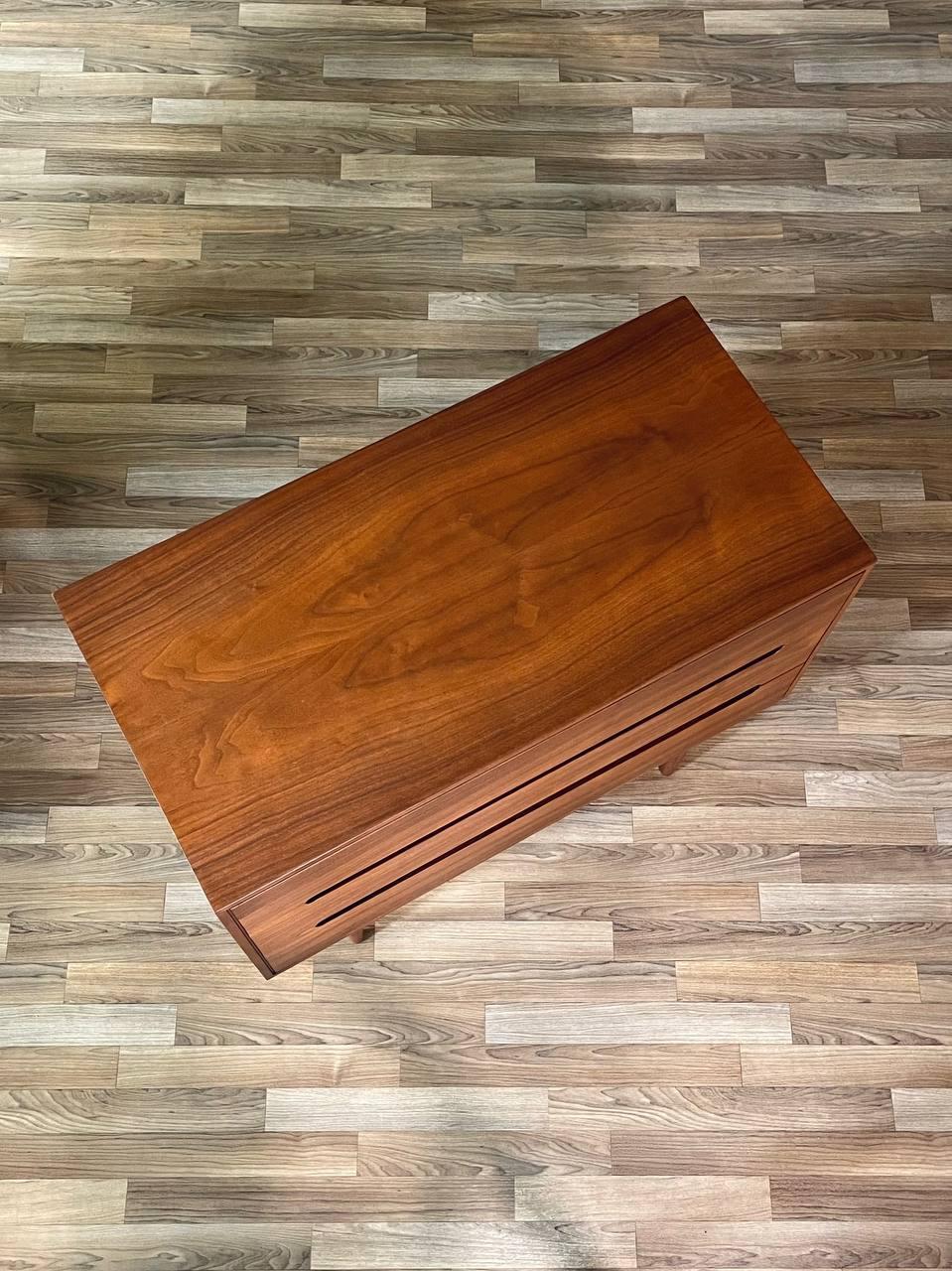 Walnut Newly Refinished - Mid-Century Danish Modern 3-Drawer Dresser For Sale