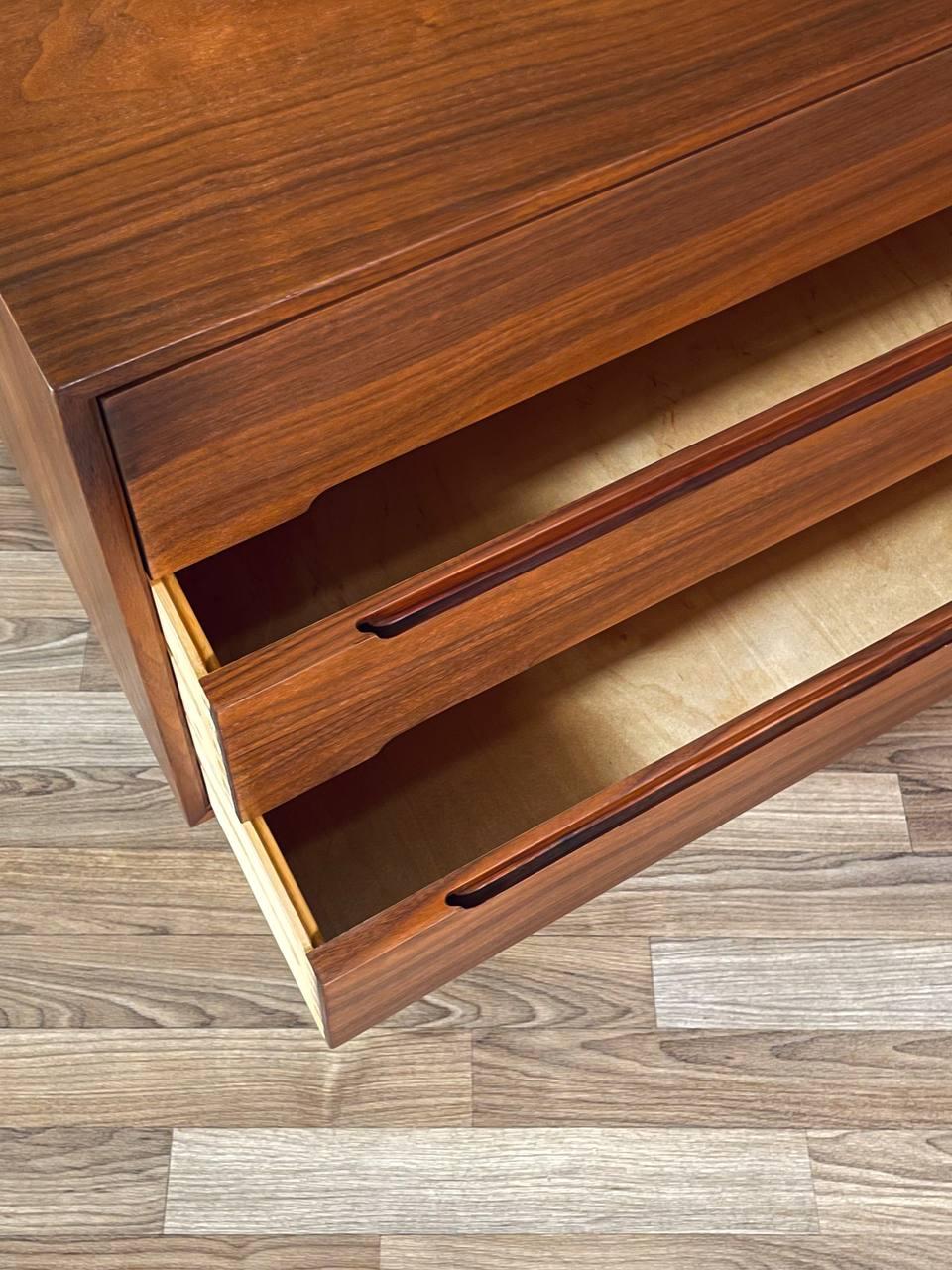 Newly Refinished - Mid-Century Danish Modern 3-Drawer Dresser For Sale 2