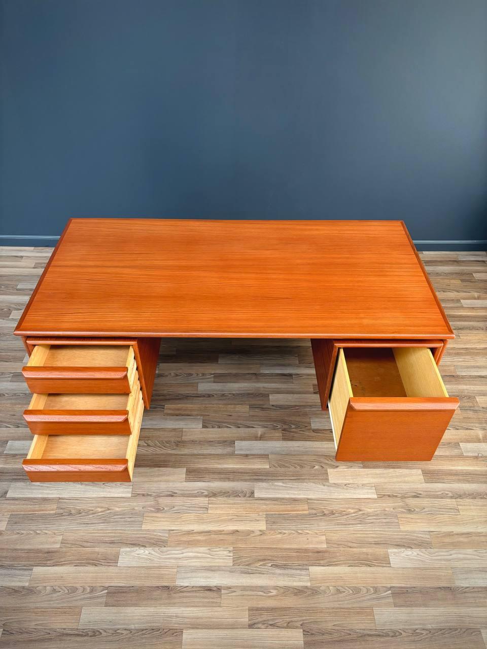 Newly Refinished - Mid-Century Danish Modern Floating Top Teak Desk In Excellent Condition For Sale In Los Angeles, CA