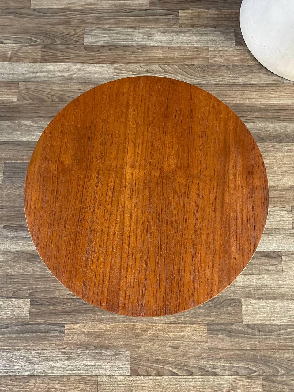 Newly Refinished - Mid-Century Danish Modern Sculpted Teak Tripod Leg Side Table In Excellent Condition In Los Angeles, CA