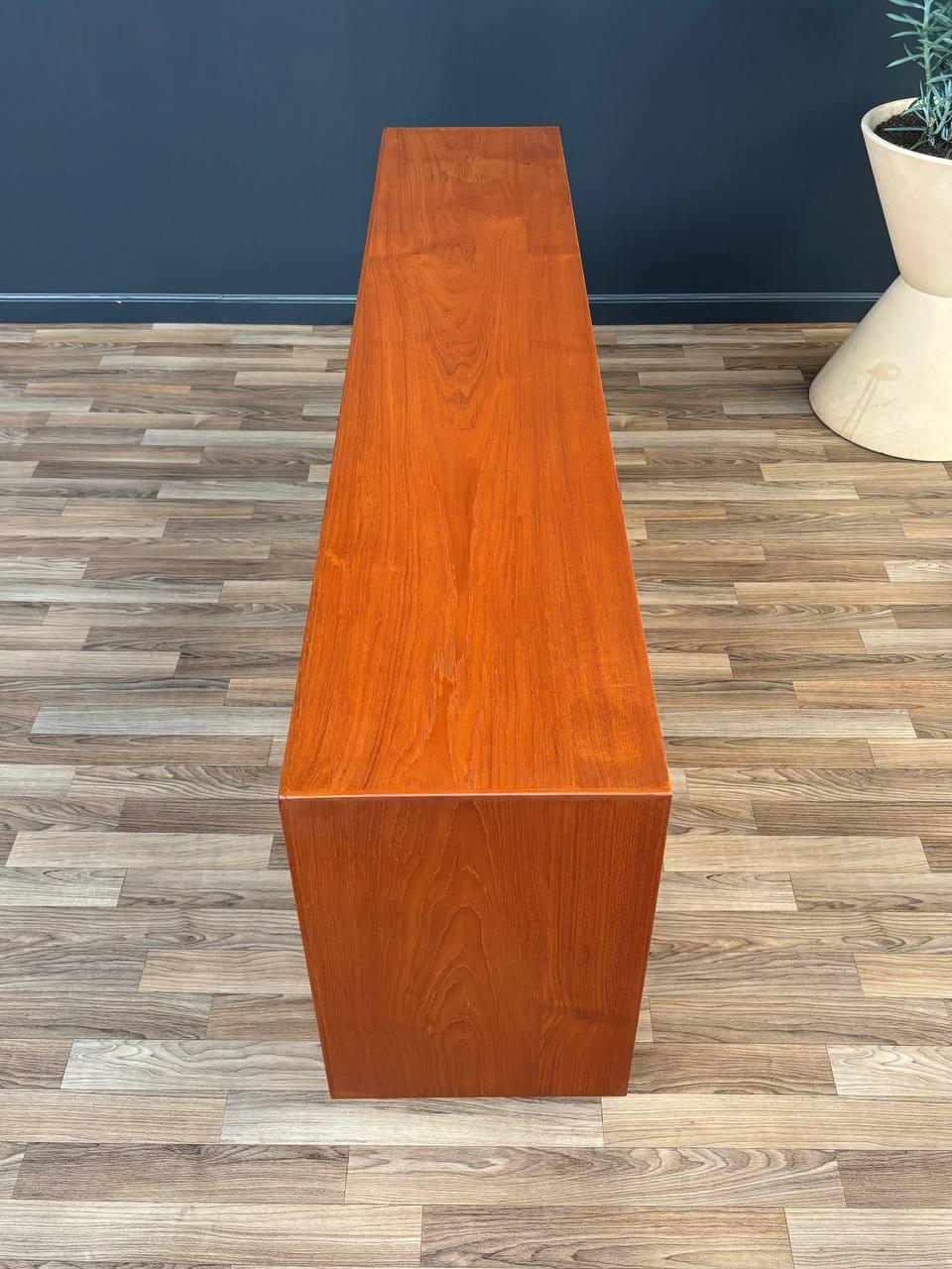 Newly Refinished - Mid-Century Danish Modern Teak Bookcase with Glass Doors In Excellent Condition For Sale In Los Angeles, CA