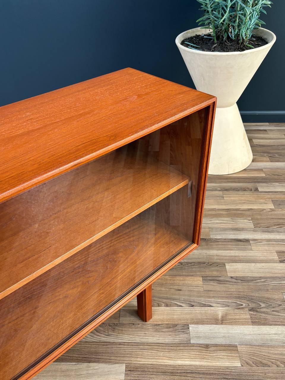 Newly Refinished - Mid-Century Danish Modern Teak Bookcase with Glass Doors For Sale 1