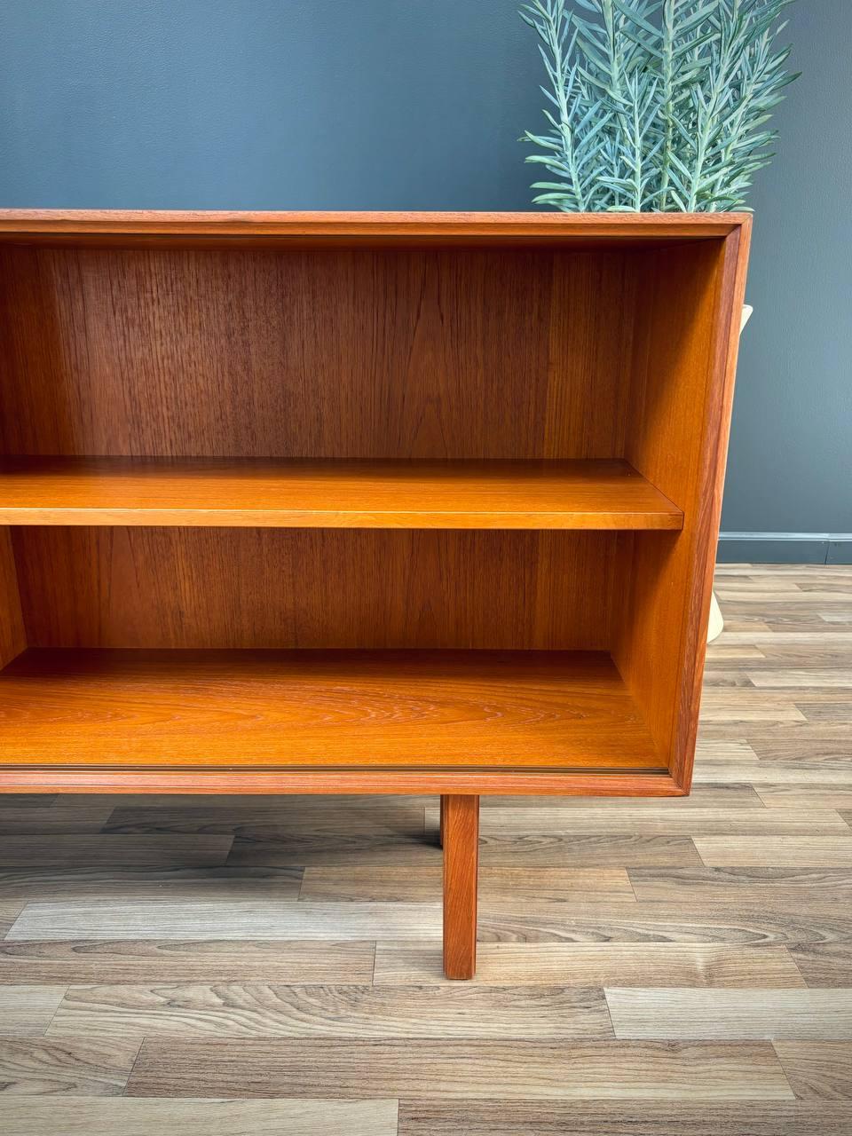 Newly Refinished - Mid-Century Danish Modern Teak Bookcase with Glass Doors For Sale 3