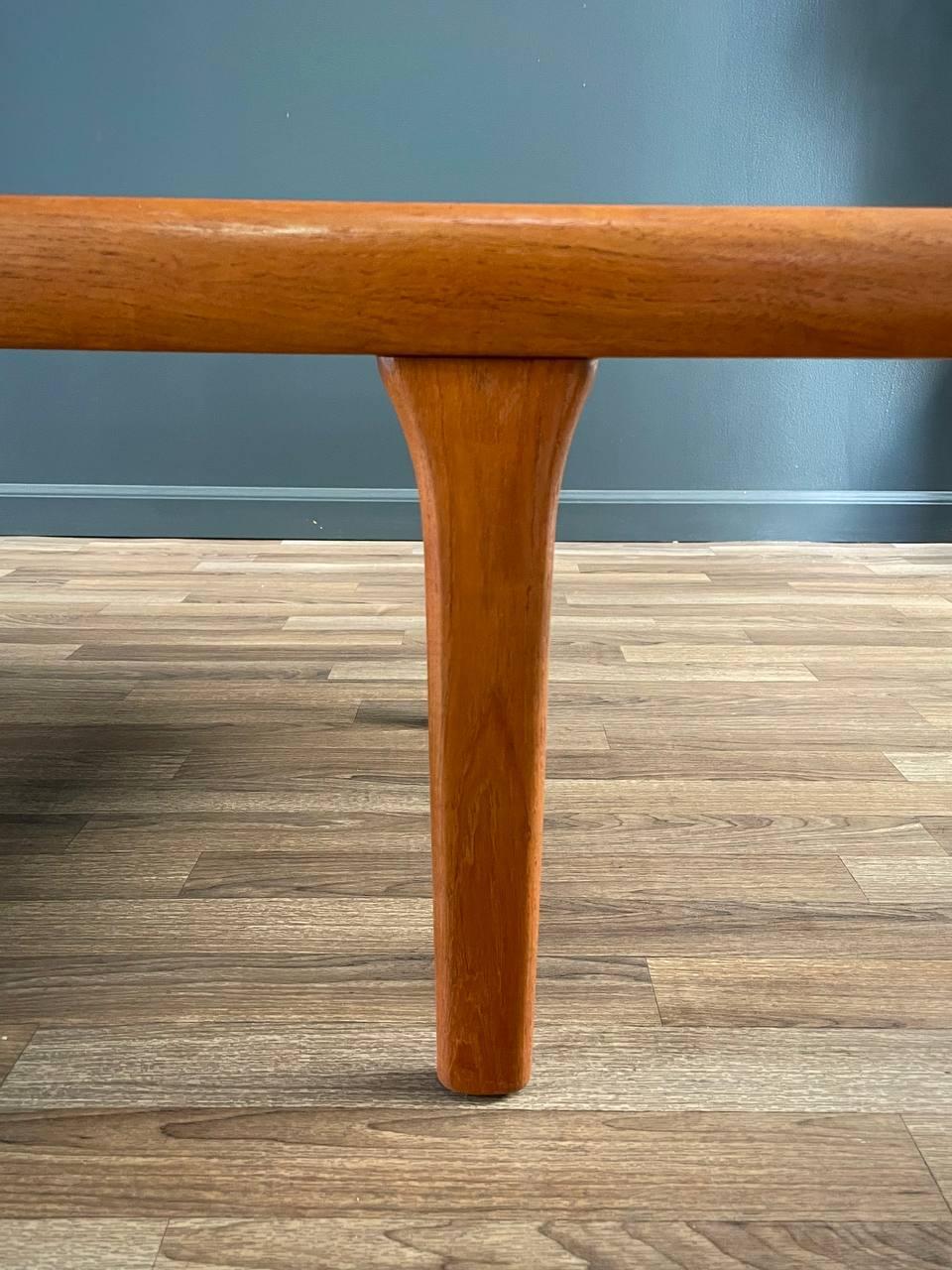 Newly Refinished - Mid-Century Danish Modern Teak Coffee Table w/ Expanding Tray For Sale 4