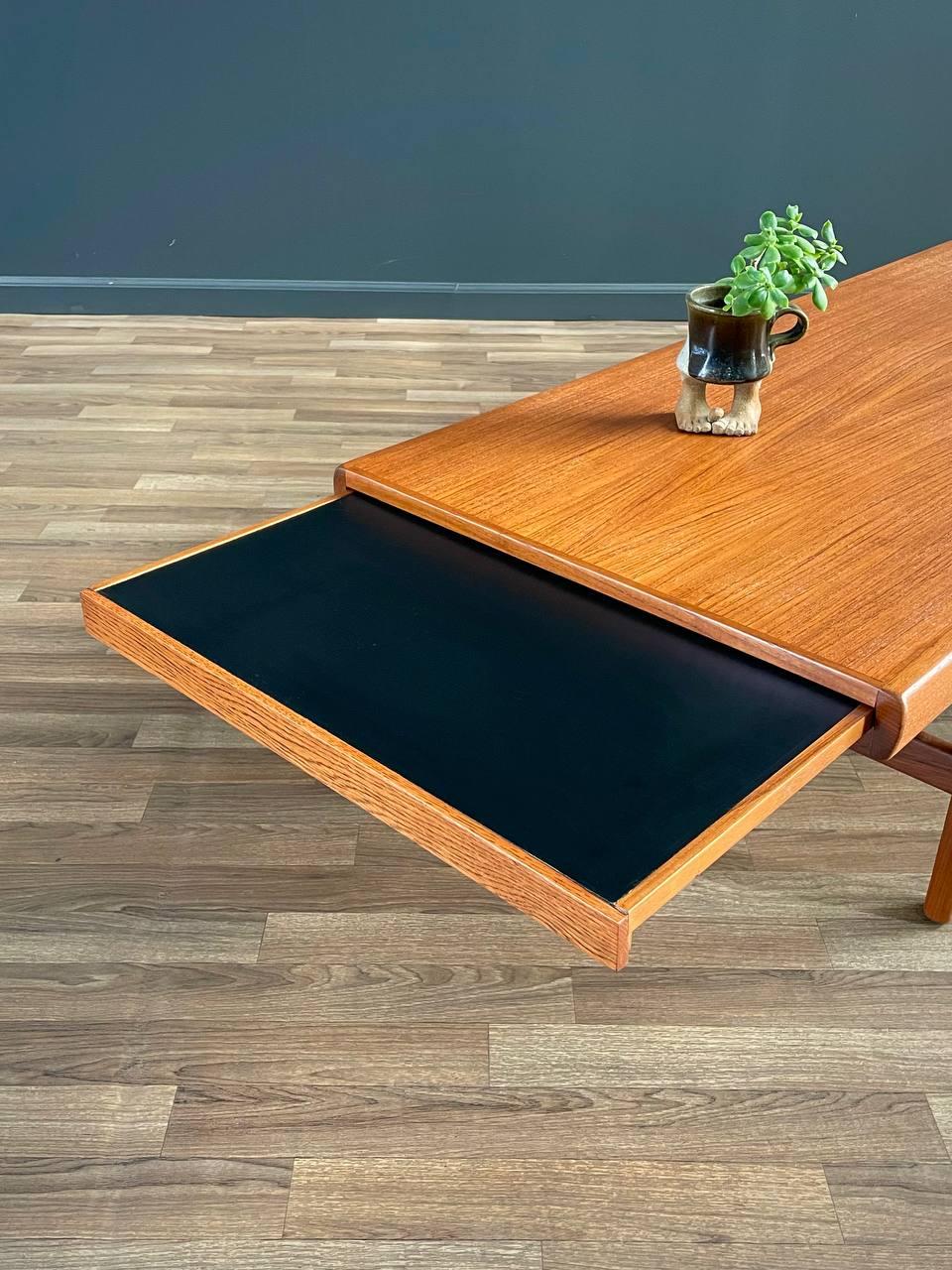 Newly Refinished - Mid-Century Danish Modern Teak Coffee Table w/ Expanding Tray For Sale 1