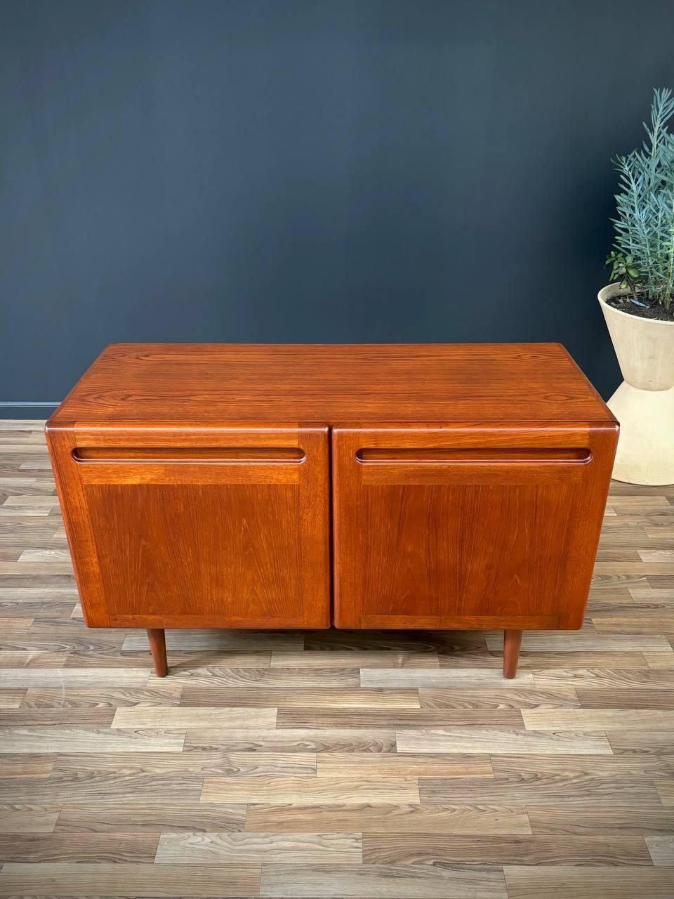 Newly Refinished - Mid-Century Danish Modern Teak Credenza In Excellent Condition For Sale In Los Angeles, CA