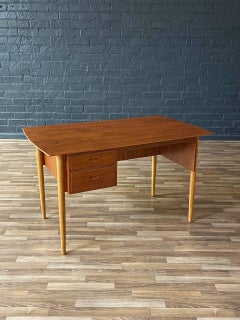 Recién Acabado - Escritorio moderno danés de mediados de siglo de teca y roble con librería