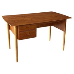 Neu lackiert - Mid-Century Danish Modern Teak & Eiche Schreibtisch mit Bücherregal