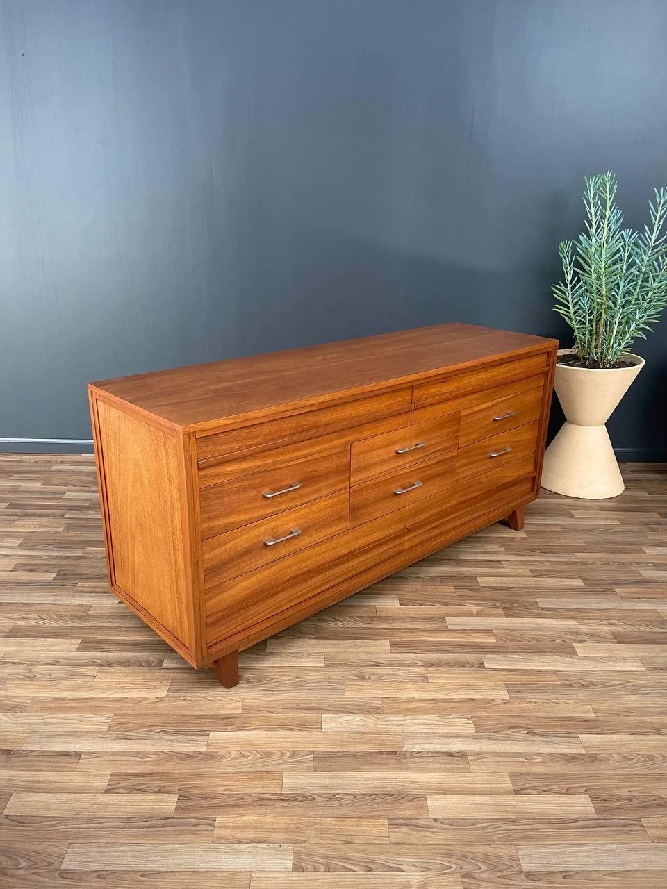 With over 15 years of experience, our workshop has followed a careful process of restoration, showcasing our passion and creativity for vintage designs that can seamlessly be incorporated with many interior decors. Enjoy! :)

Materials: