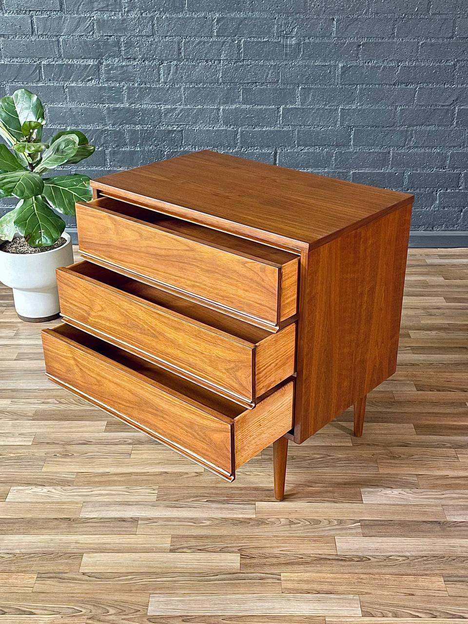 Newly Refinished - Mid-Century Modern 3-Drawer Dresser by Dixie In Excellent Condition In Los Angeles, CA