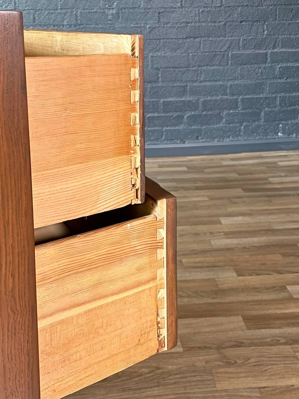 Neu lackiert - Mid-Century Modern 4-Schublade Geometric Highboy Dresser im Angebot 3