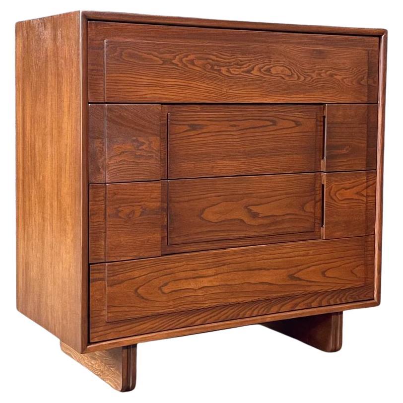 Neu lackiert - Mid-Century Modern 4-Schublade Geometric Highboy Dresser im Angebot