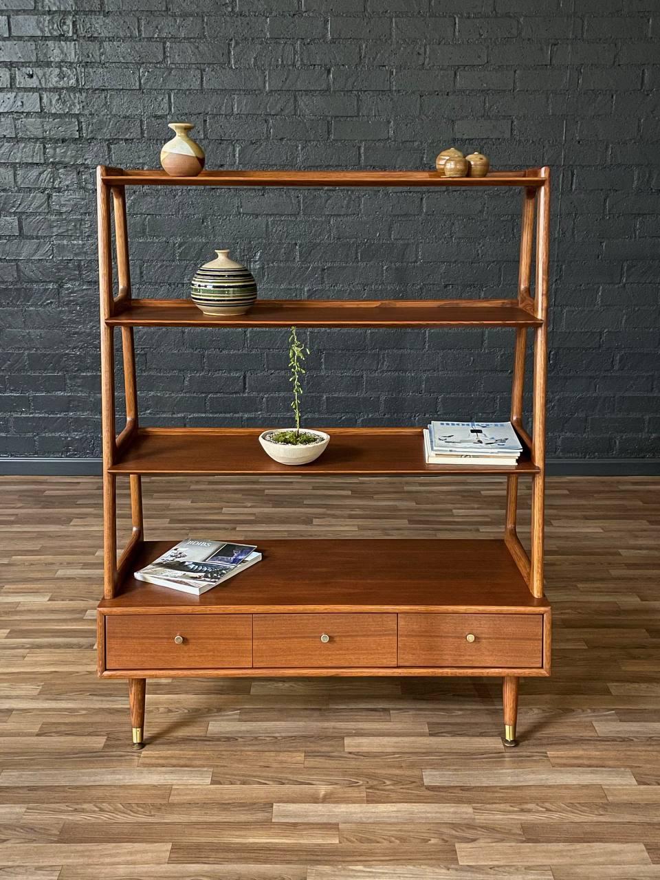 Newly Refinished - Mid-Century Modern 4-Tier Sculpted Walnut Bookshelf In Excellent Condition For Sale In Los Angeles, CA