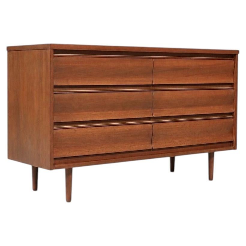 Neu restauriert – Kommode im Mid-Century-Modern-Stil mit 6 Schubladen von United Furniture