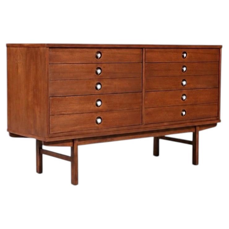 Vestiaire en noyer à 6 tiroirs de style moderne du milieu du siècle par United Furniture