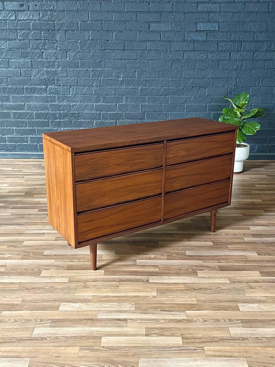 American Newly Refinished - Mid-Century Modern 6-Drawer Walnut Dresser