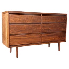 Neu lackiert – Mid-Century Modern-Kommode mit 6 Schubladen aus Nussbaumholz, neu lackiert