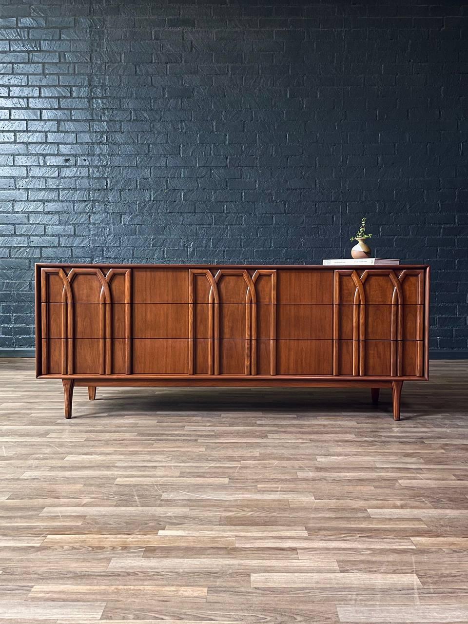 Condition: Expertly Refinished  

With over 15 years of experience, our workshop has followed a careful process of restoration, showcasing our passion and creativity for vintage designs that can seamlessly be incorporated with many interior decors.