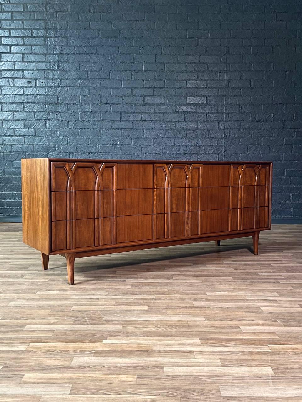 American Newly Refinished - Mid-Century Modern 9-Drawer Dresser by Red Lion For Sale