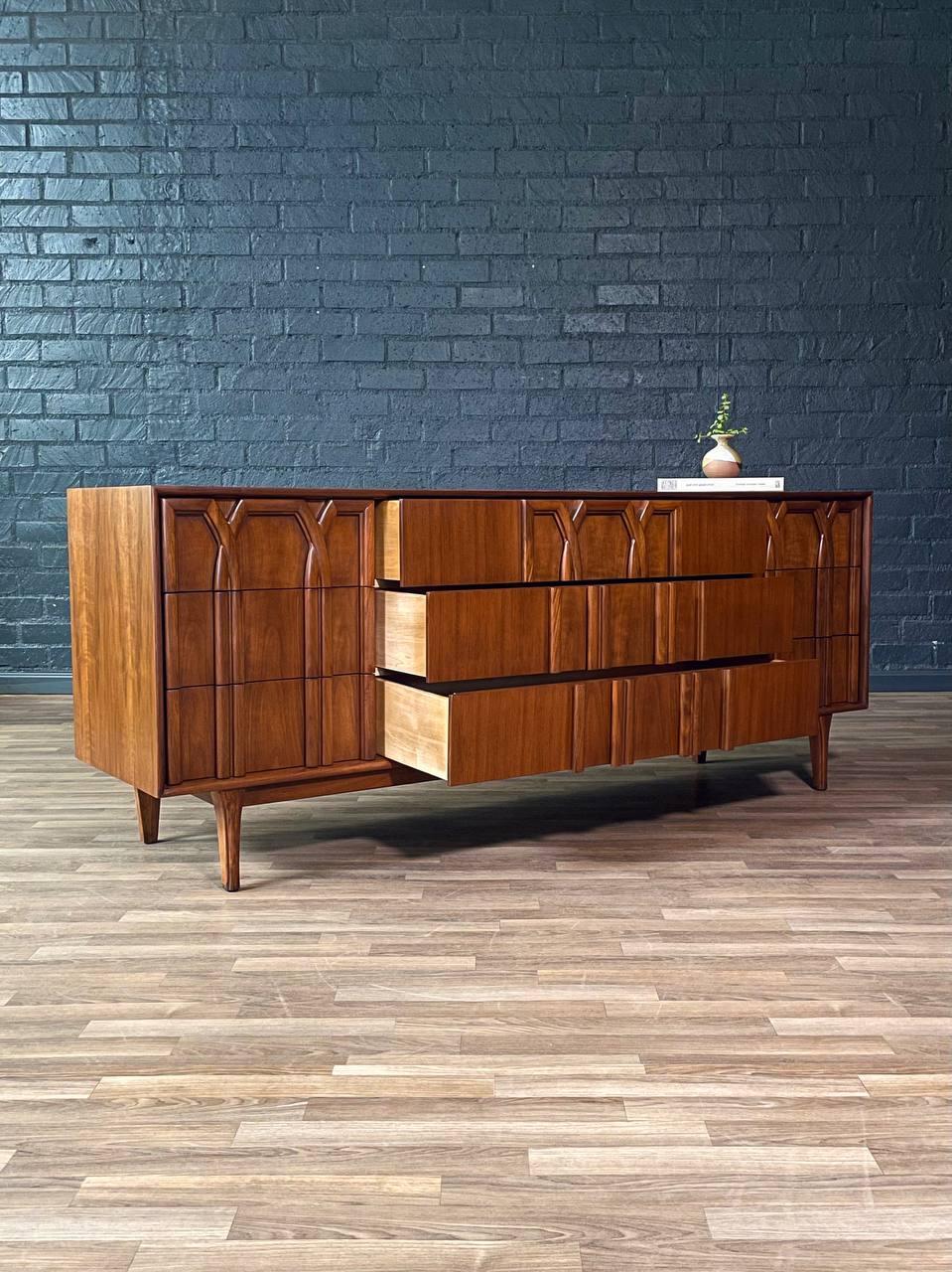 Mid-20th Century Newly Refinished - Mid-Century Modern 9-Drawer Dresser by Red Lion For Sale