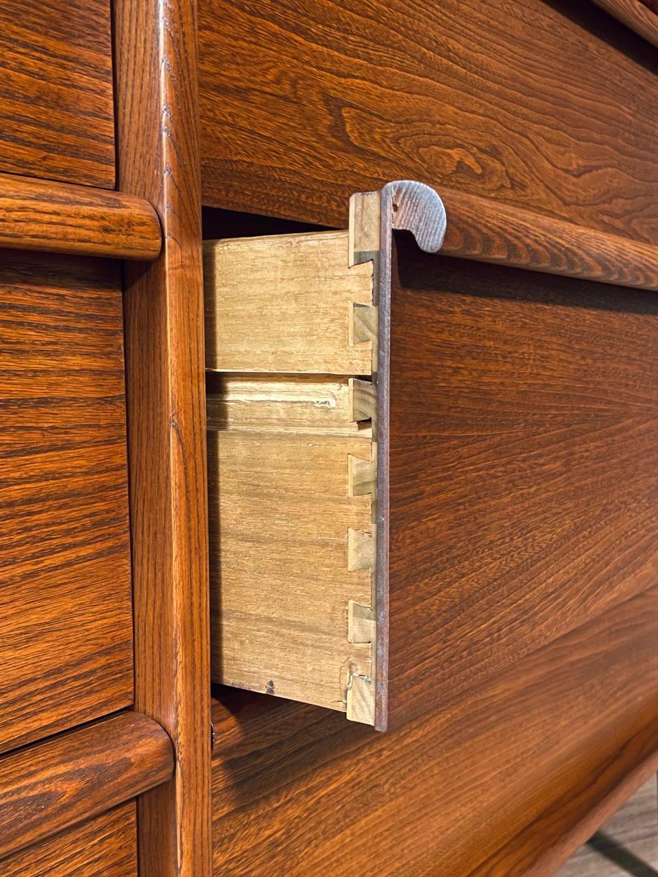 Newly Refinished - Mid-Century Modern 6-Drawer Dresser For Sale 4