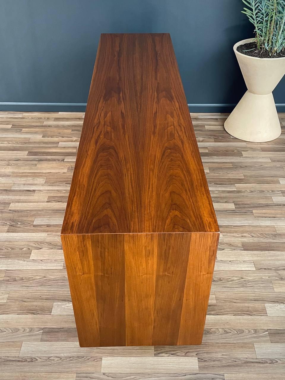 Refinished Newly - Mid-Century Modern 9-Drawer Dresser (commode à 9 tiroirs) 1