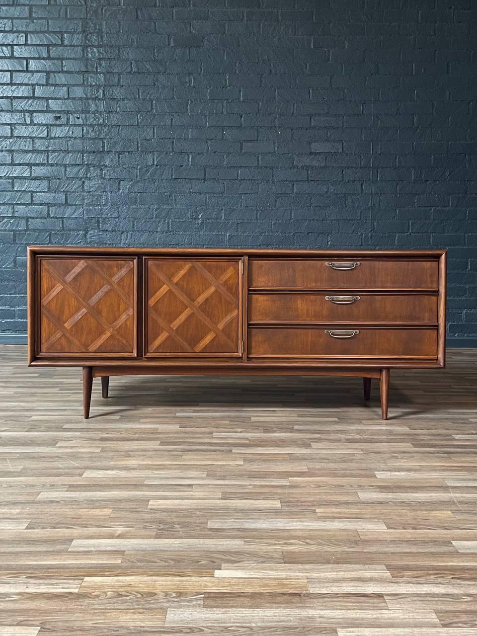 Condit: Rifinito con perizia

Con oltre 15 anni di esperienza, il nostro laboratorio ha seguito un attento processo di restauro, mettendo in mostra la nostra passione e la nostra creatività per gli am designs vintage che possono essere integrati