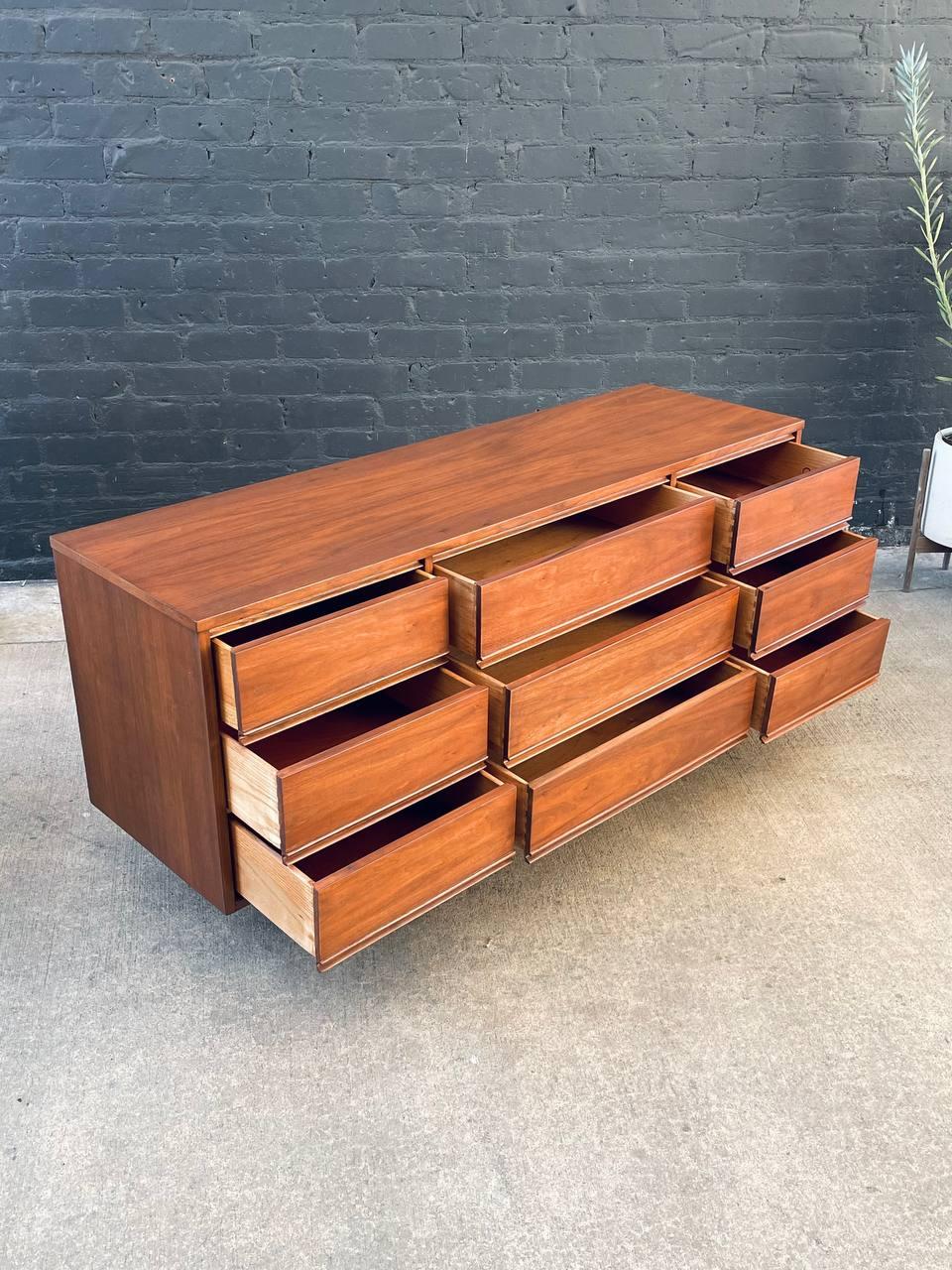 American Newly Refinished - Mid-Century Modern 9-Drawer Walnut Dresser by Dixie Furniture