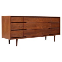 Nouvellement repeint - Mid-Century Modern 9-Drawer Walnut by Kent-Coffey