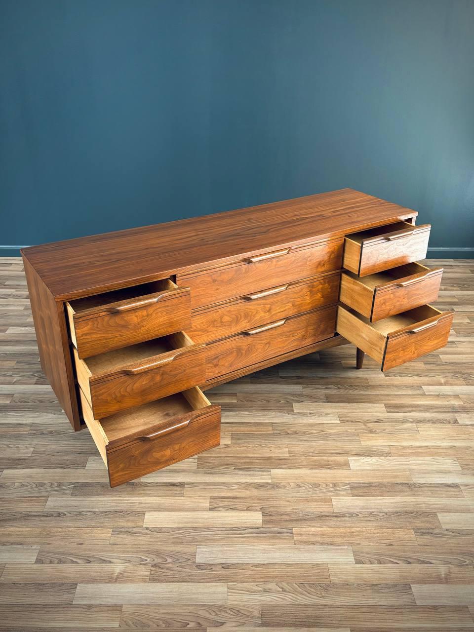 American Newly Refinished - Mid-Century Modern 9-Drawer Walnut Dresser For Sale
